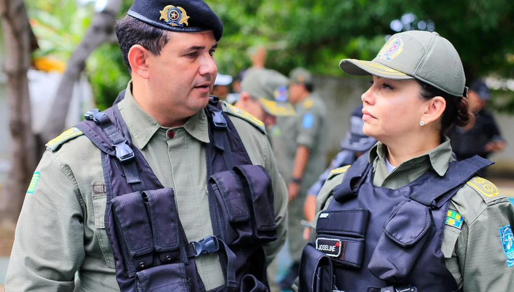 Tenente-coronel Galvão e tenente-coronel Joseline