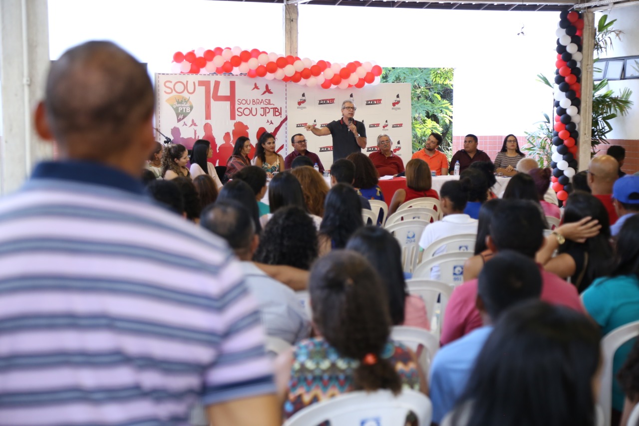Filiados do PTB reunidos em evento