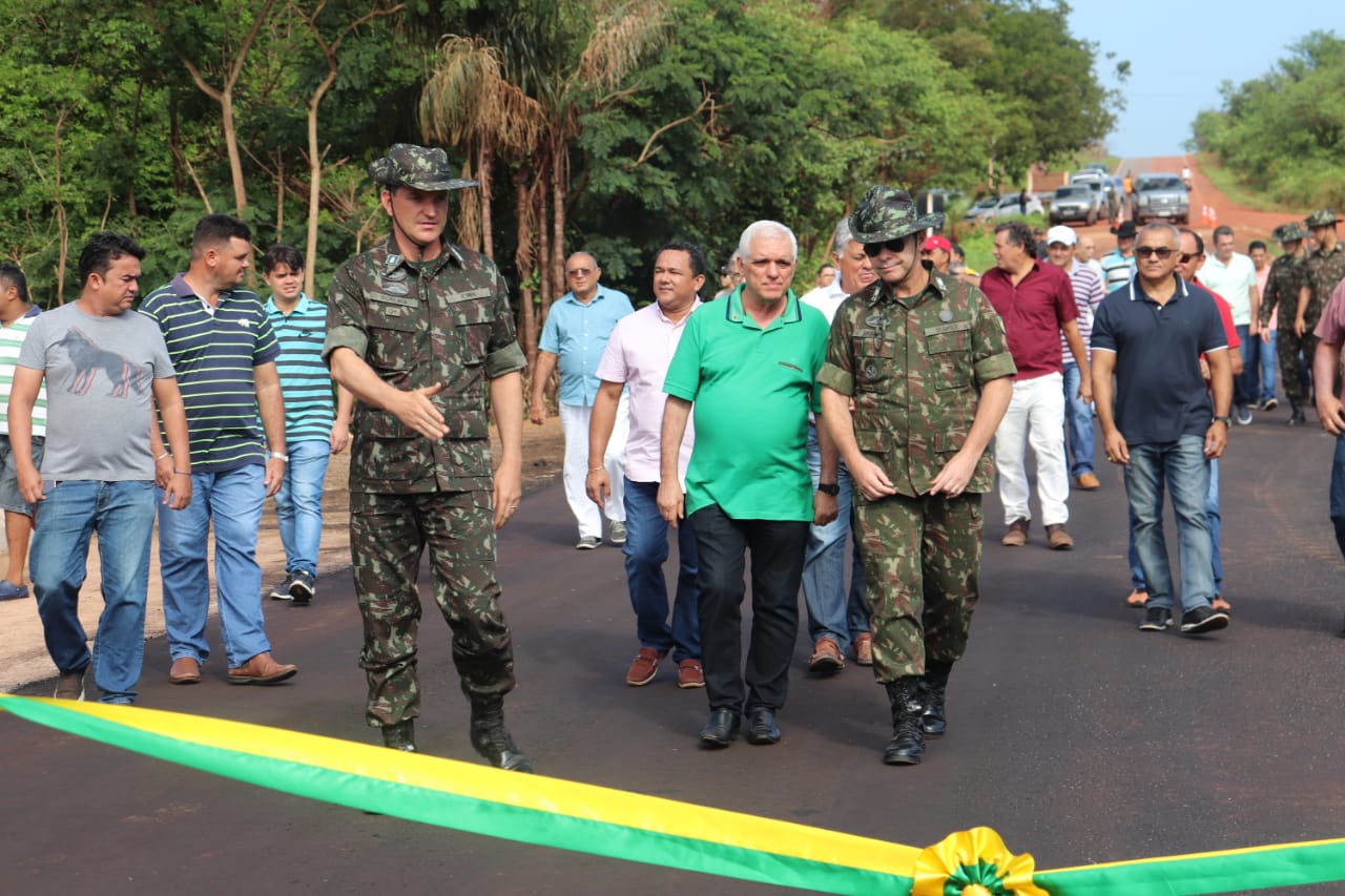 Deputado Themístocles Filho na inauguração da Ponte do Vaqueiro
