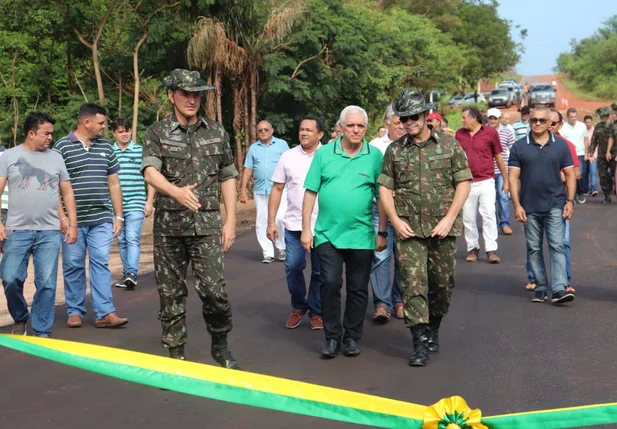 Deputado Themístocles Filho na inauguração da Ponte do Vaqueiro