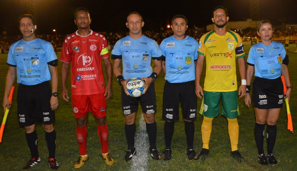 Arbitragem com os capitães das equipes