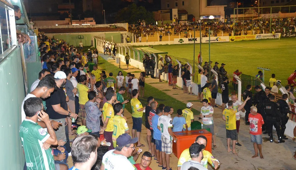 Torcida lotou o Estádio Helvídio Nunes