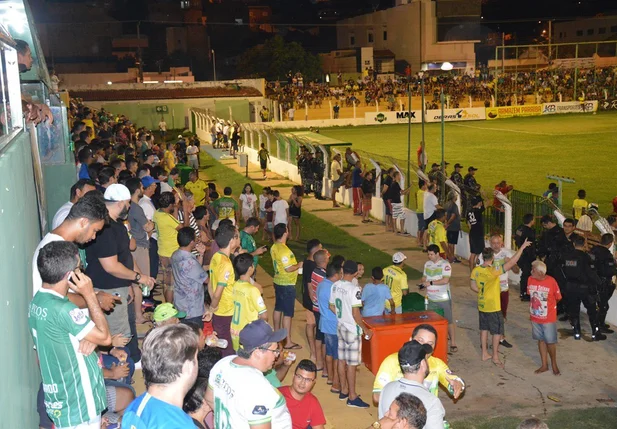Torcida lotou o Estádio Helvídio Nunes