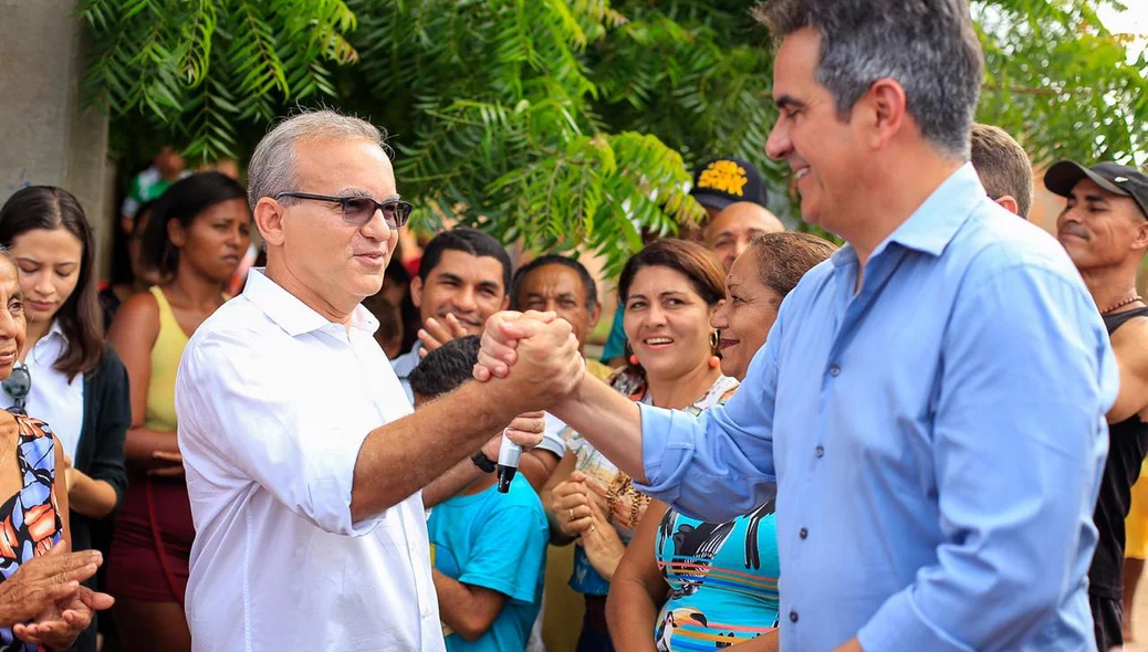 Prefeito Firmino Filho e o senador Ciro Nogueira na pavimentação das ruas