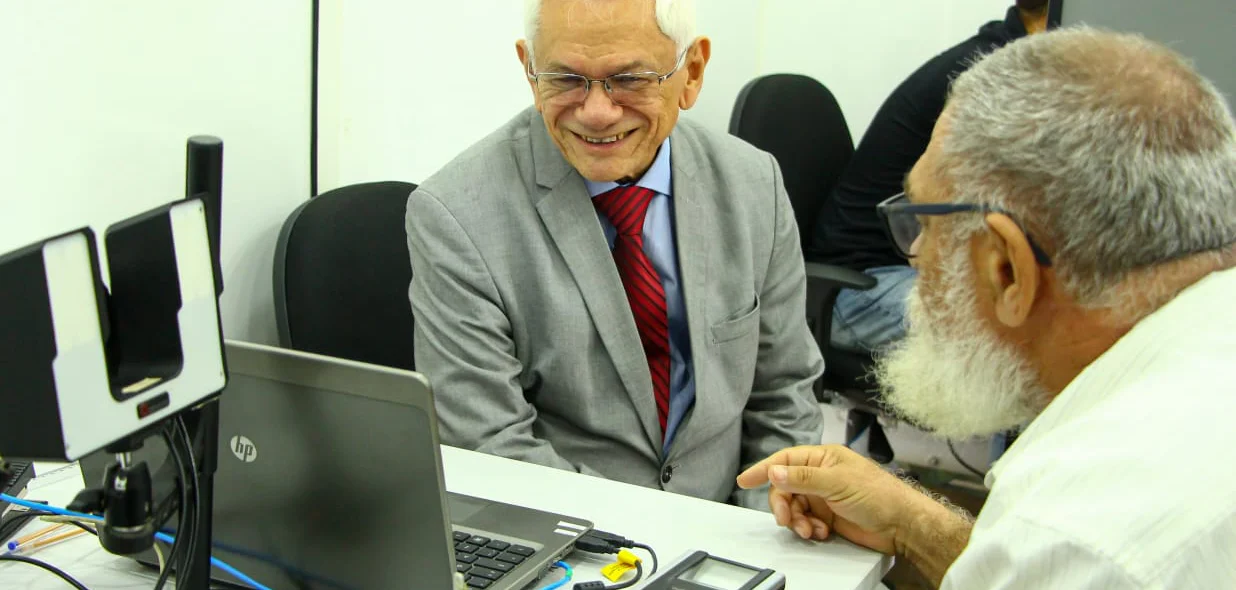 Presidente do TRE visita o cartório móvel na UFPI 