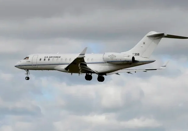 Um Bombardier E-11A americano, mesmo modelo do avião que caiu no Afeganistão