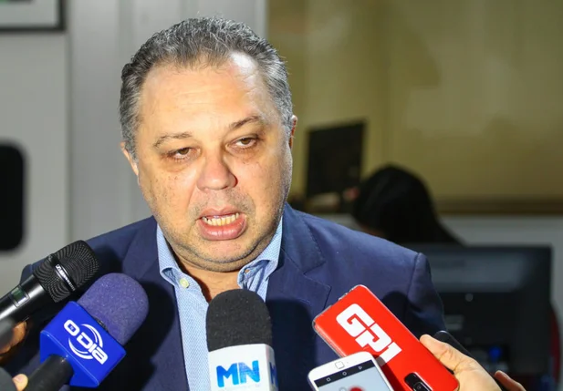 Florentino Neto, secretário de Saúde 