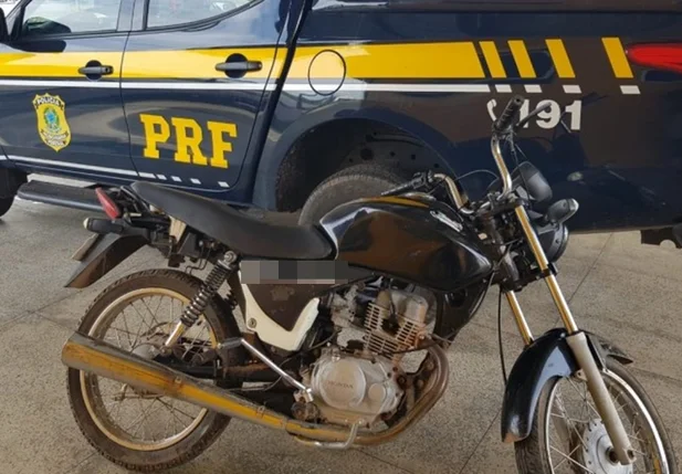 Veículo foi apreendido pela PRF