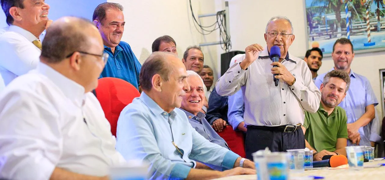 Dr. Pessoa discursa durante lançamento de sua pré-candidatura à Prefeitura de Teresina