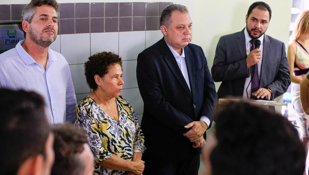 Florentino Neto e Regina Sousa em solenidade no HGV