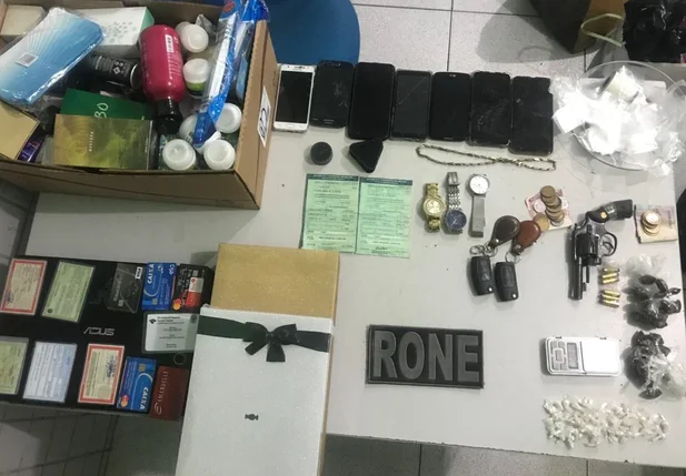 Objetos encontrados com o trio