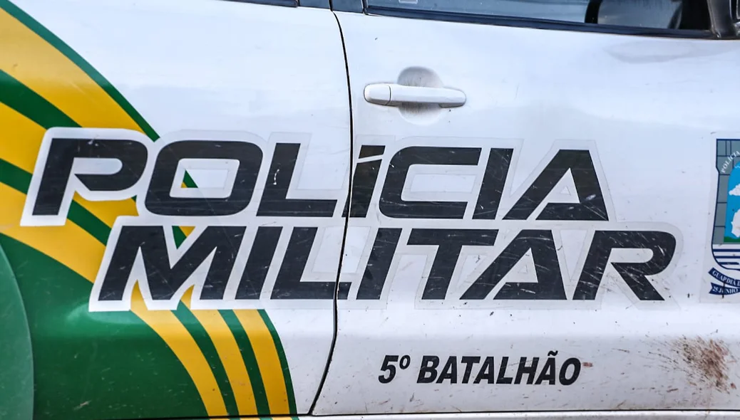 Os policias do 5° Batalhão foram isolar o local do crime