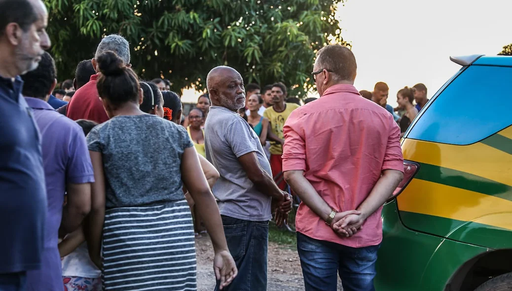 Populares no local do crime 