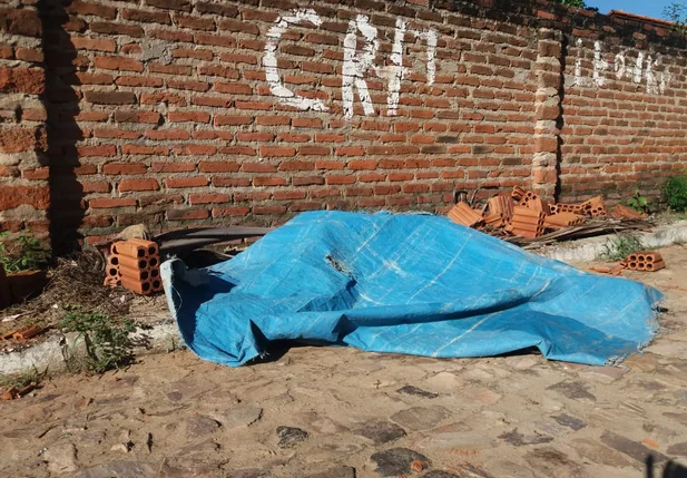 A vítima foi encontrada morta