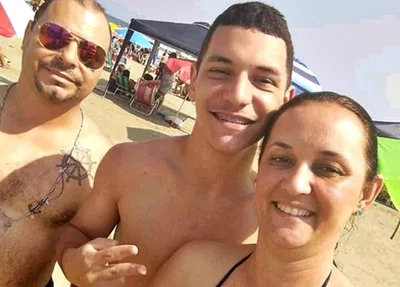 A mãe, Flaviana Gonçalves, o pai, Romuyuki Veras Goncalves e o filho Juan Vitor Gonçalves