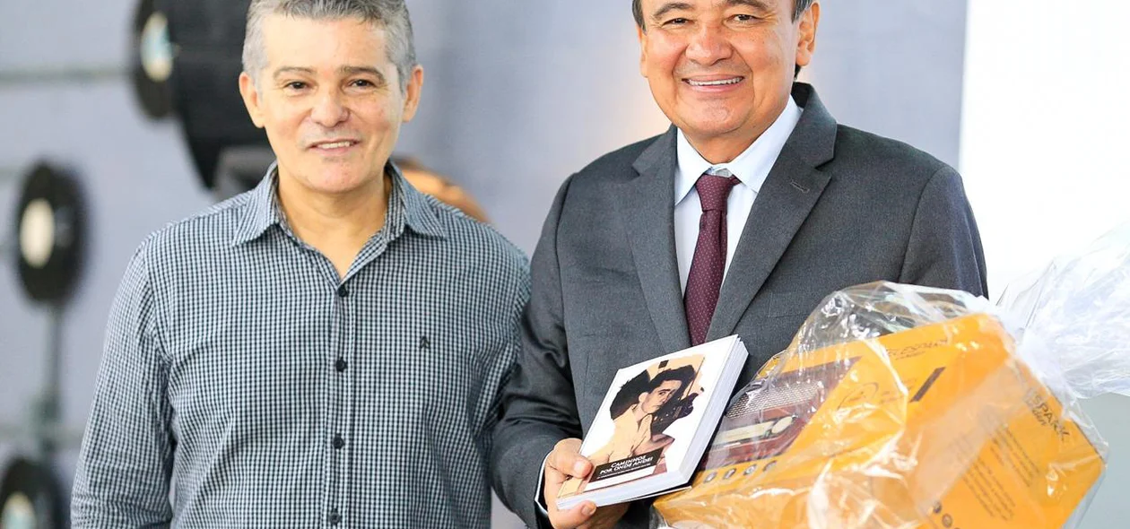 Governador visitando a sede da Hot Sat