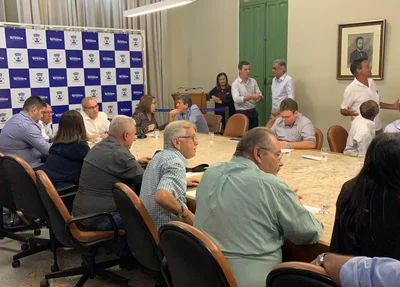 Firmino Filho reunido com vereadores da base aliada