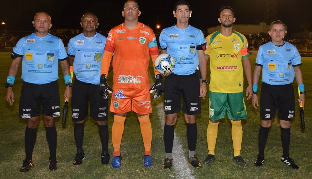 Arbitragem com os capitães das equipes
