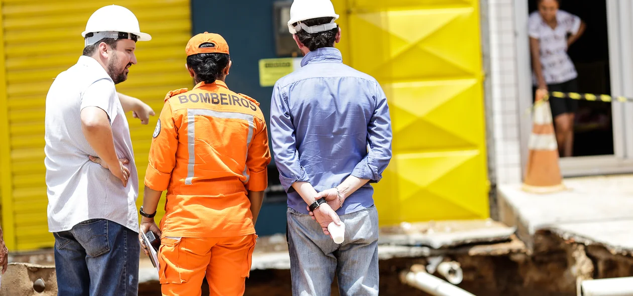 Corpo de Bombeiros no local 