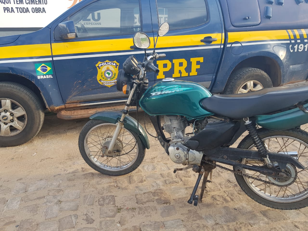Motocicleta apreendida pela PRF em Patos do Piauí