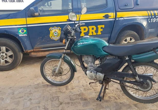 Motocicleta apreendida pela PRF em Patos do Piauí