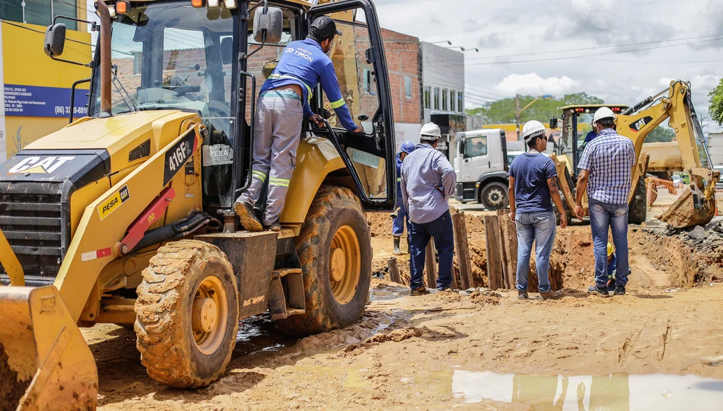 Trabalhadores no local 
