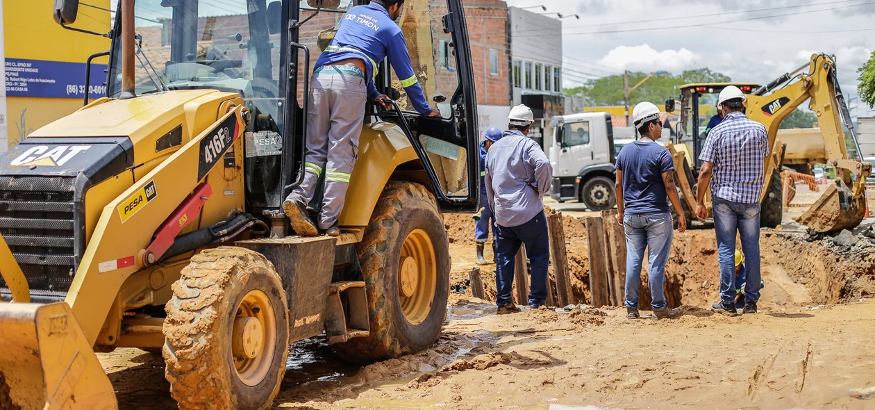 Trabalhadores no local 