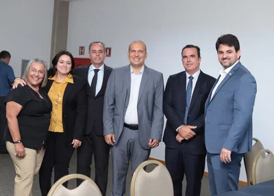 Marilene Aguiar ao lado de lideranças do Pros