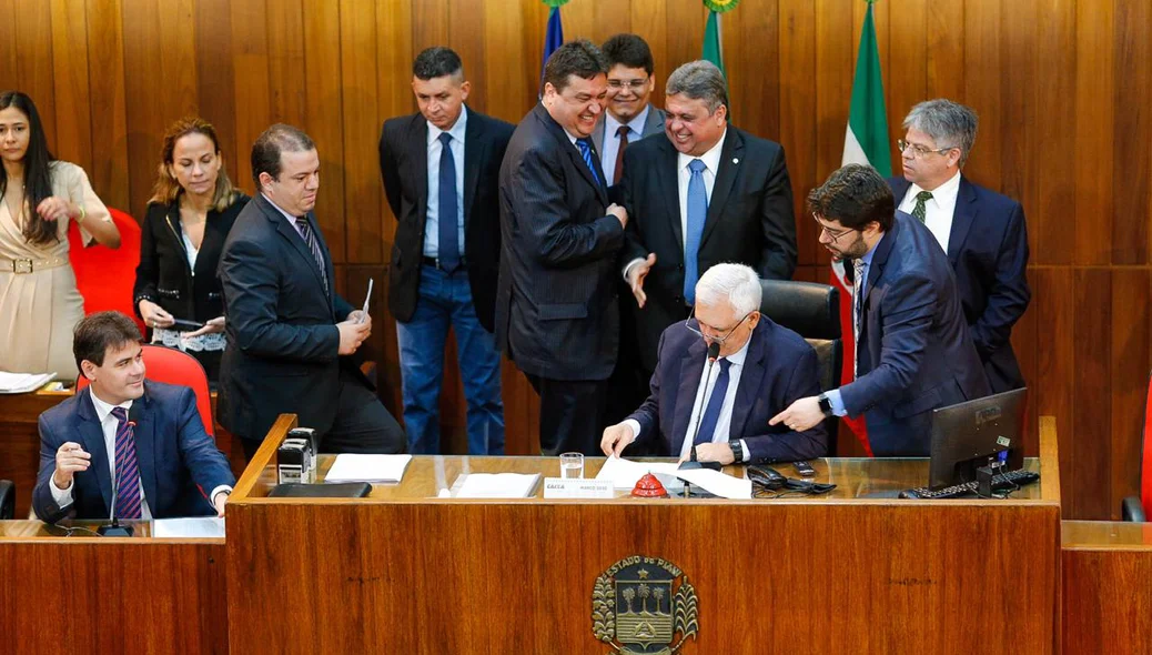 Deputados reunidos durante votação