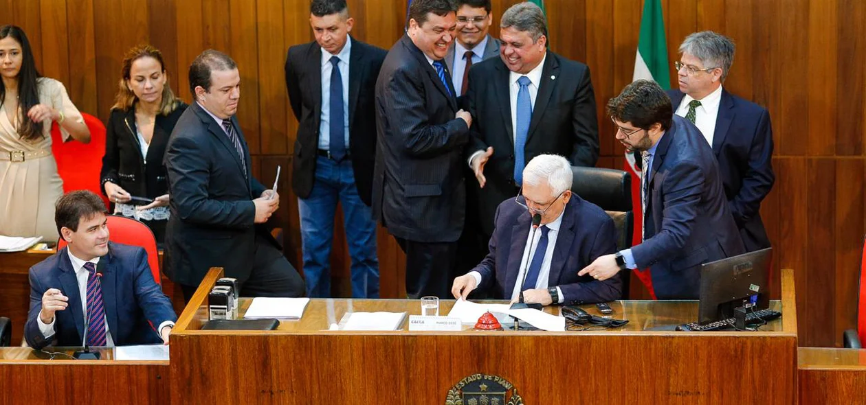 Deputados reunidos durante votação