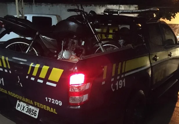 Motocicleta apreendida pela PRF