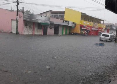 Rua alagada na zona norte de Teresina
