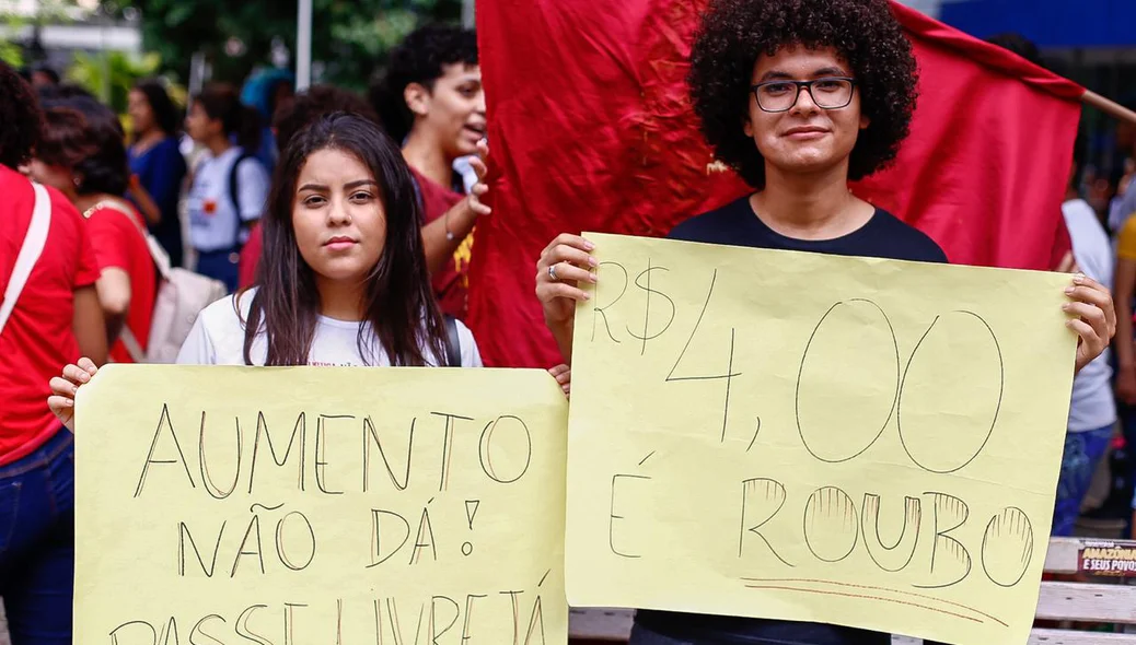 Estudantes na manifestação 