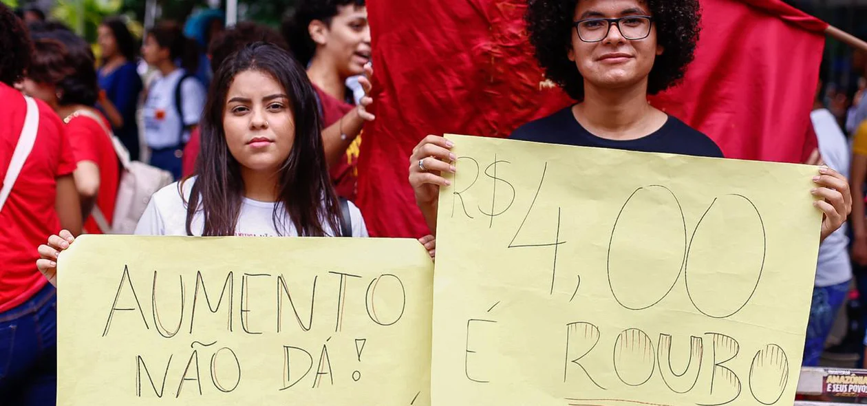 Estudantes na manifestação 