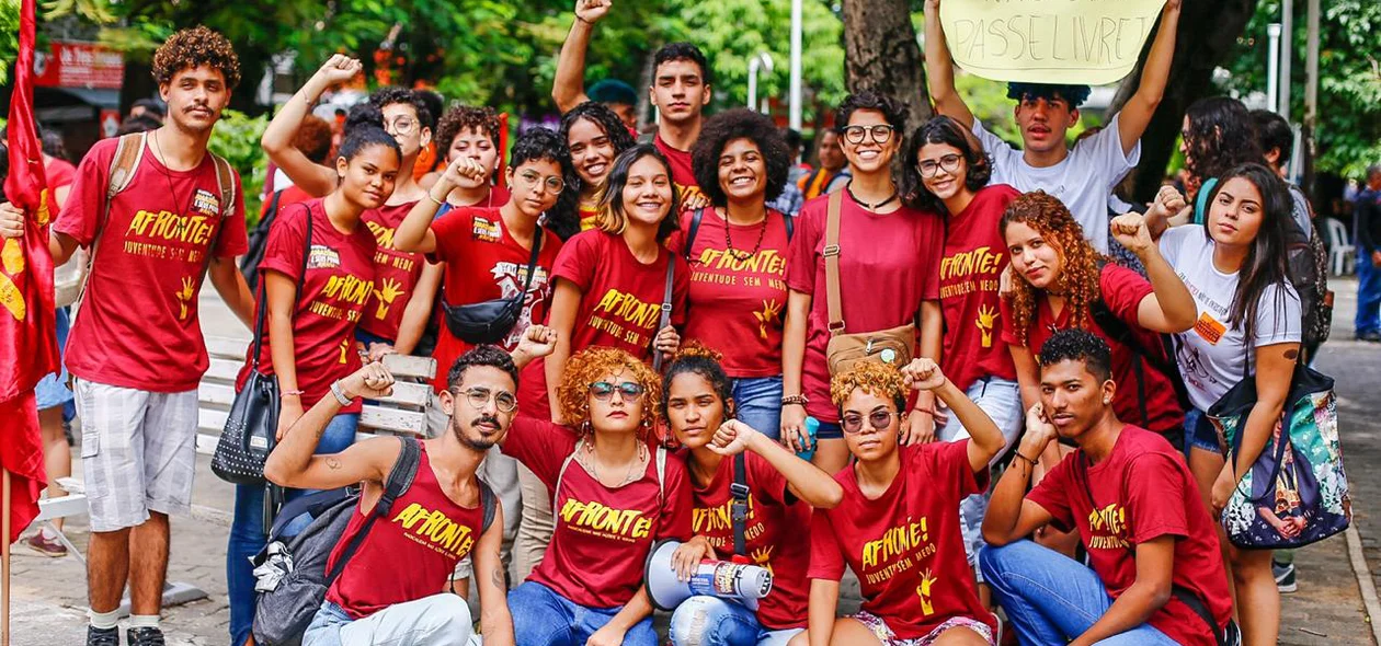 Estudantes realizam manifestação no centro de Teresina
