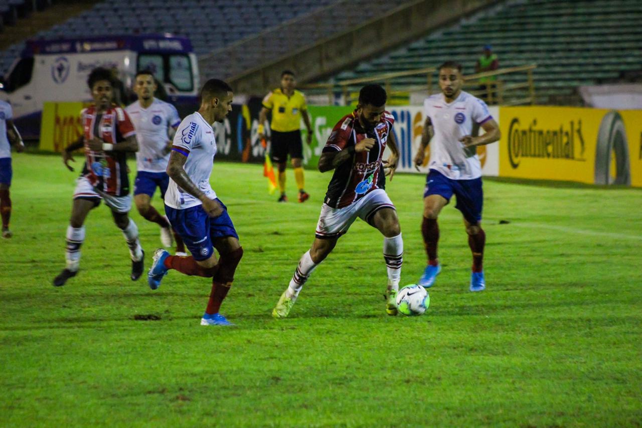 Lance entre River e Bahia pela Copa do Brasil