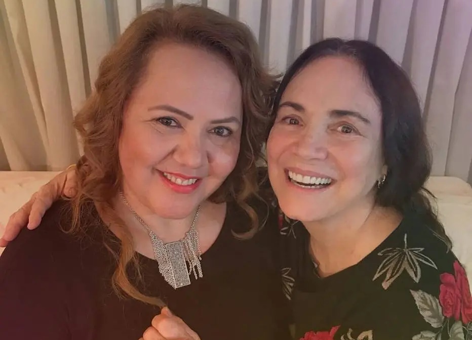 Jane Silva e Regina Duarte em foto postada no Facebook Foto