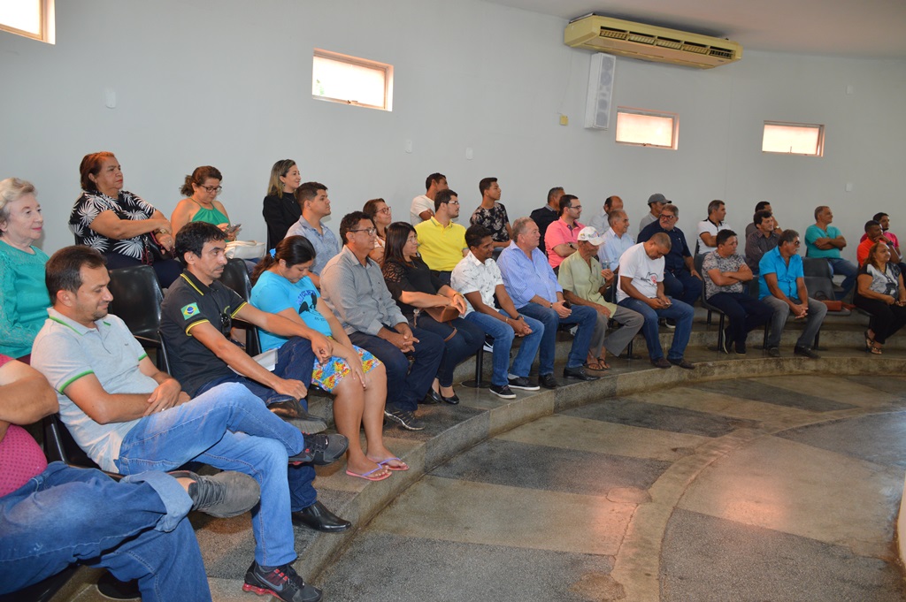 Público acompanha a sessão de abertura dos trabalhos legislativos