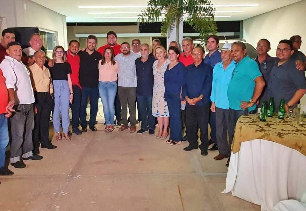 Padre Walmir reúne base aliada