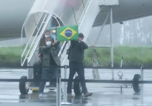 Brasileiros repatriados chegam da China e começam período de quarentena