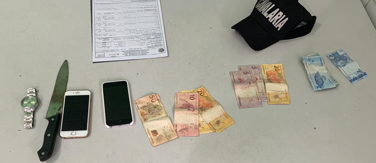 Objetos encontrados com o suspeito