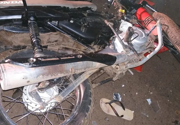 Uma das motocicletas envolvidas no acidente
