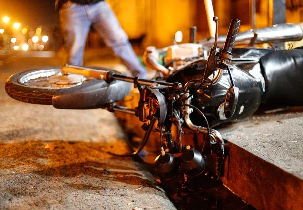 Moto ficou destruída 