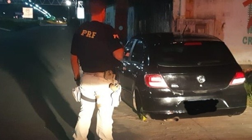 Homem que reponde por homicídio qualificado é preso na BR 343
