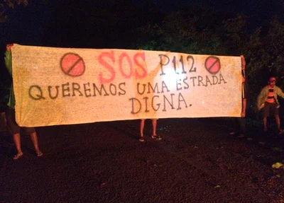 Manifestantes bloqueiam PI-112