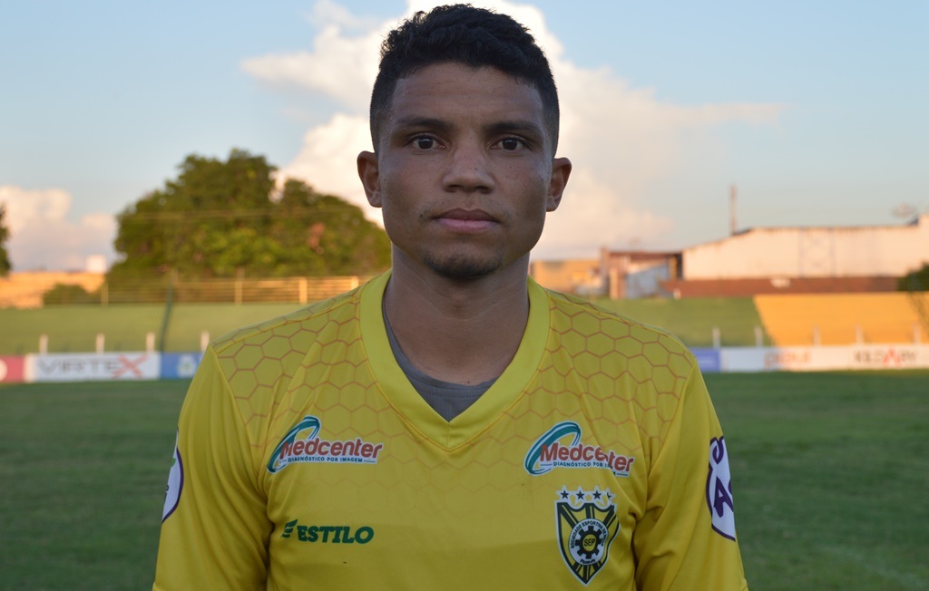 Volante Adriano reforça elenco do Picos