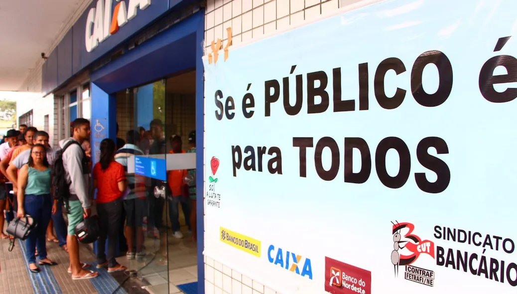 Ato na frente da Caixa Econômica Federal