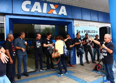 Bancários protestam na Caixa Econômica Federal