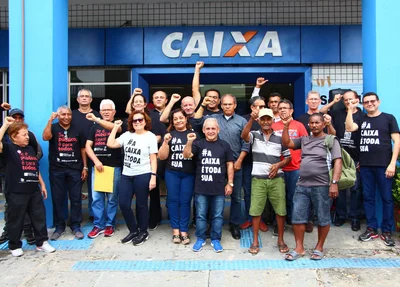 Bancários realizam manifestação contra programa de reestruturação da Caixa