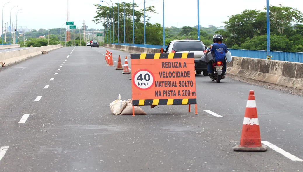 Duas pistas interditadas na Ponte Wall Ferraz